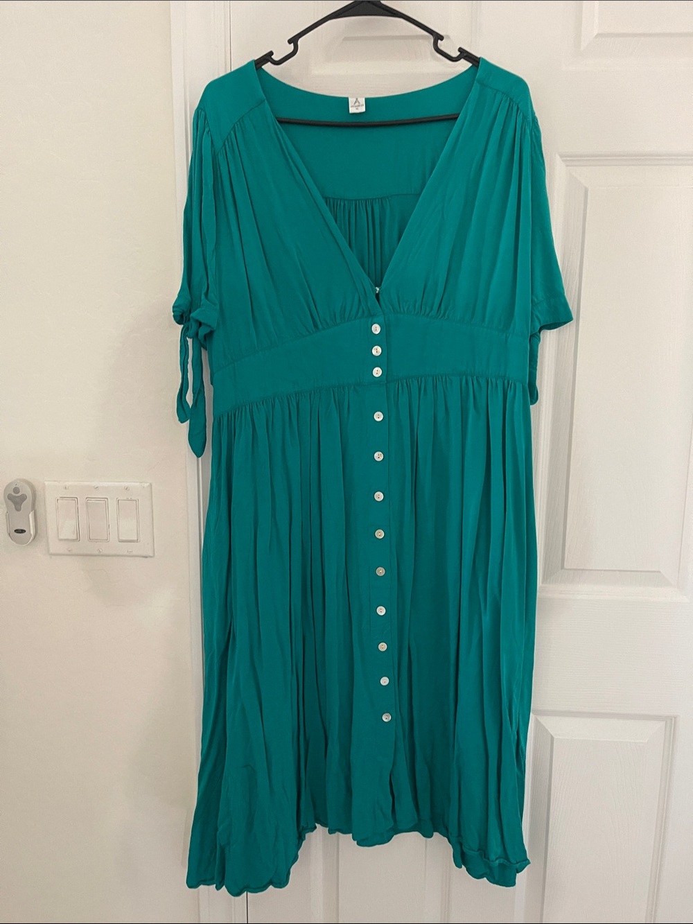 Women's Emerald V-Neck Midi Dress with Front Buttons